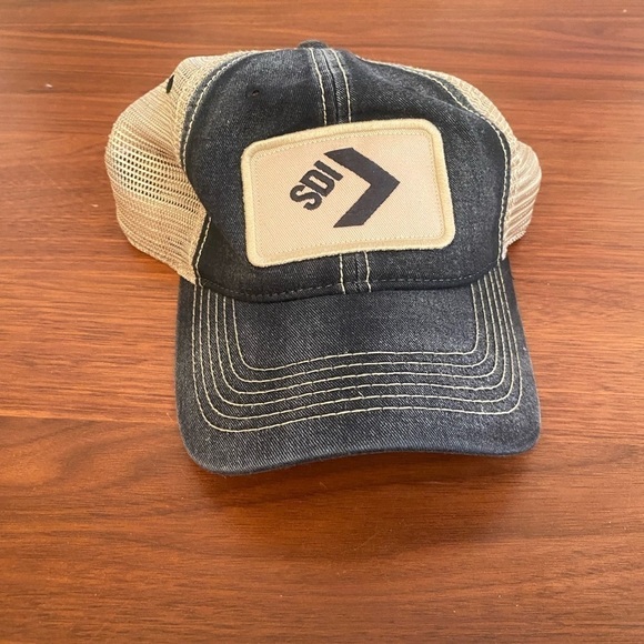 SDI > Character Trucker Hat - Picture 2 of 4